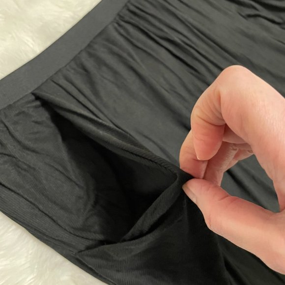 Victoria's Secret Drapey Pocket Lined Black Miniskirt Large - Picture 5 of 13